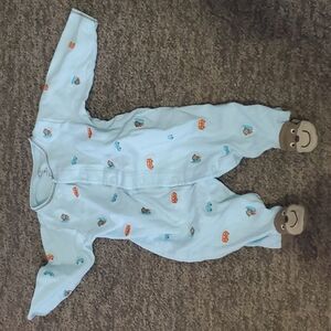 Carter's onesie size 6 months